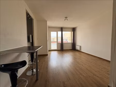 appartement - 3ème étage - 35 m2 - 2 pièces - non meublé