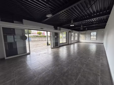 local commercial jarry - 200m2 - immeuble oiseau du paradis