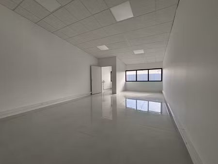 local commercial jarry - idéale bureaux - 43m2