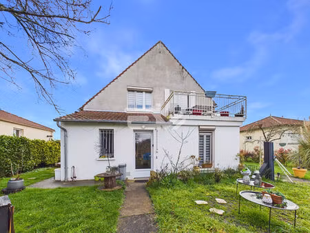 maison familiale avec 6 chambres 140 m² habitables sous-sol total terrain de 755 m²