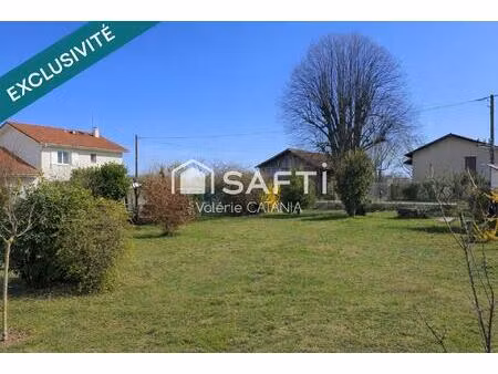 moirans   terrain constructible d'environ 520m² plat.