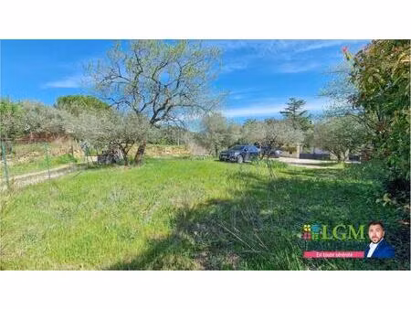 sur les hauteurs de vergèze : superbe terrain prêt à accueillir votre future maison