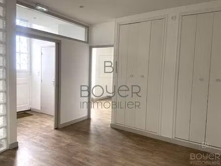 location bureaux et commerces à vitré (35500) : à louer / 80m² vitré