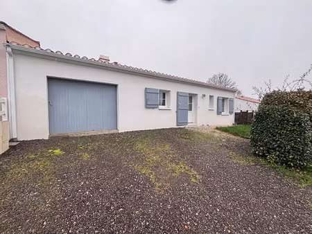 location maison à sainte-foy (85150) : à louer / 90m² sainte-foy