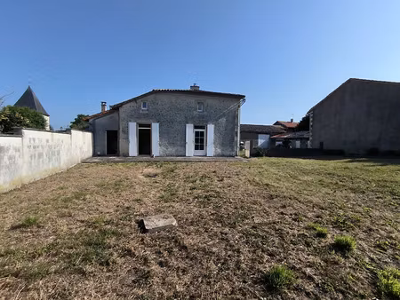 maison 3 pièces 82 m² à louer linazay 86400 ? | era immobilier