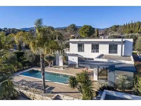 valbonne – villa contemporaine avec piscine  salle de sport et à pied du village