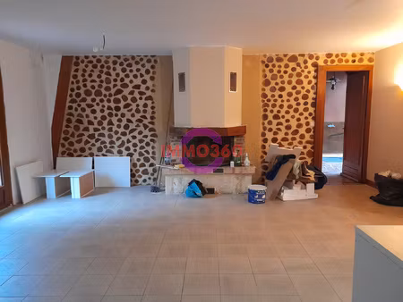 t4 de 79 m2 - loyer 597 eur