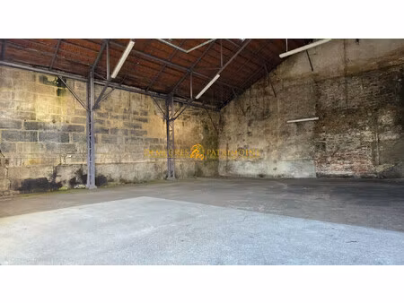 immeuble de 45 places de parking + local commercial + maison