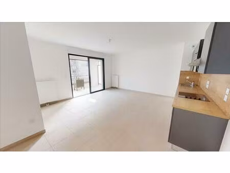 la riche - grand t3 de 68m2 dans résidence récente et 2 places de stationnement privatives