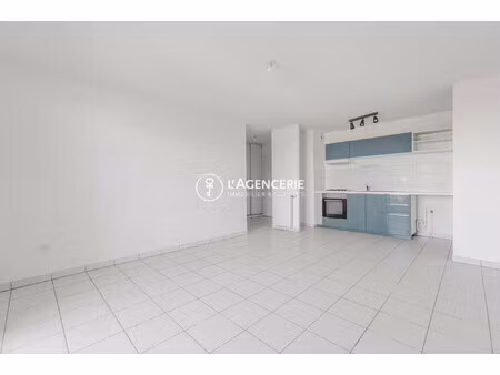 appartement t3 avec terrasse  parking et cave – résidence ré