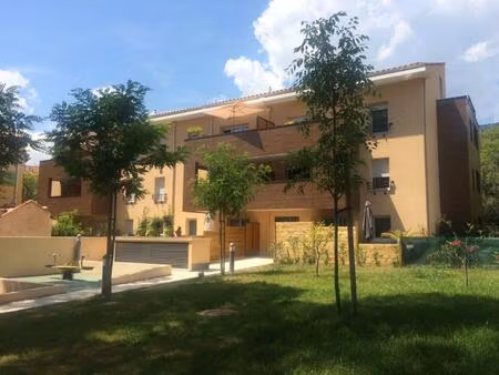 a louer - appartement type 3 avec une place de parking privative