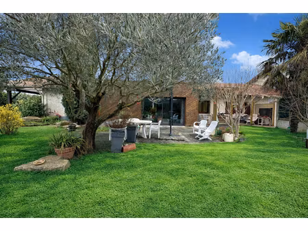 exclusivite. maison de plain-pied 161 m² - 5 chambres - secteur calme et résidentiel