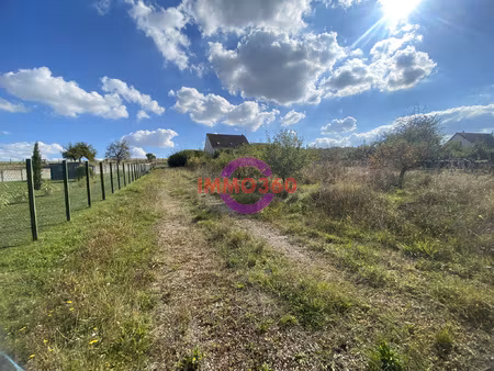 terrain constructible à naveil 840m2