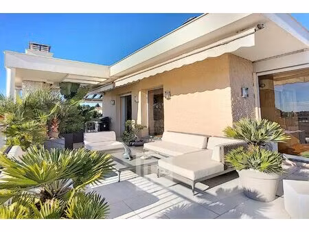 en lisière de cannes - villa/toit offrant confort et volumes