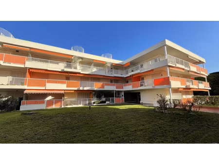 saint-tropez  t2 + studio en dernier étage avec solarium et 2 places de parking