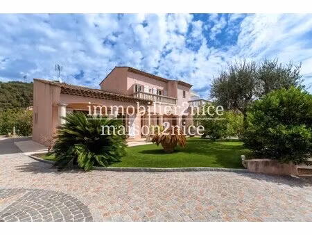 villa néo provençal avec terrain plat et piscine  villefranche-sur-mer