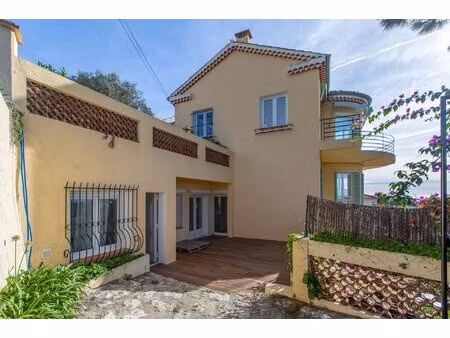 magnifique 3 pièces complètement rénové avec terrasse et jardin  villefranche-sur-mer