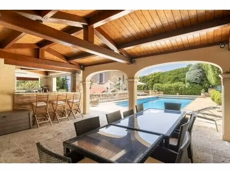 limite cannes - villa familiale au calme à pied des commerces sans vis-à-vis