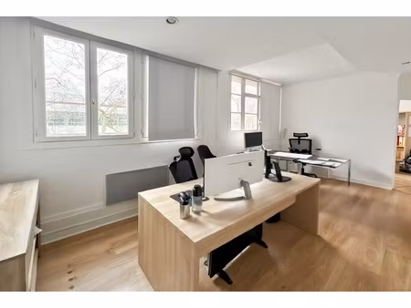 bureau 4 pièces - 61 m²