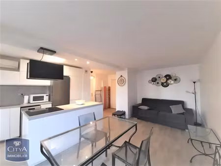 appartement à louer 2 pièces 43.43 m² - fréjus (83) - 817€
