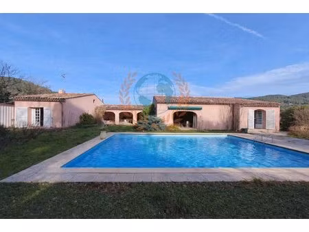 villa individuelle avec piscine et dépendance