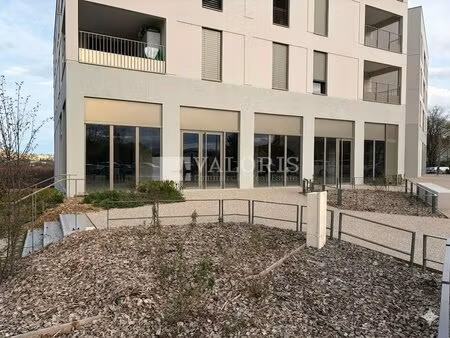 location local commercial 179m² dardilly 69570