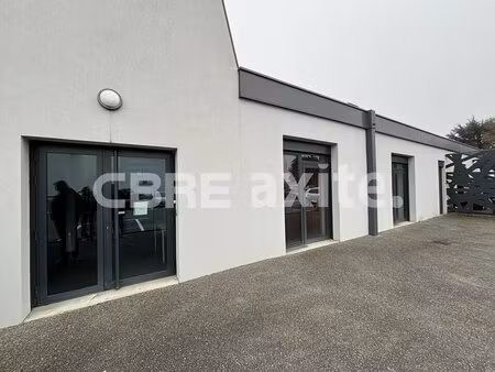 location local professionnel 146m² st pierre en faucigny 74800