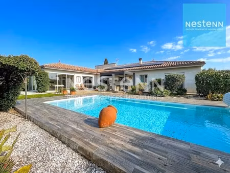 villa 4 faces de 177 m2 sur terrain 900 m2 avec piscine et grand garage