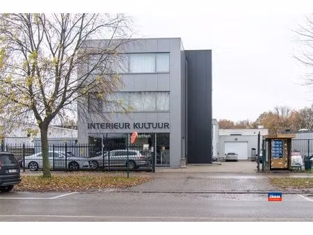 gemengd gebouw met winkel  2 appartementen  kantoor en magazijnruimte