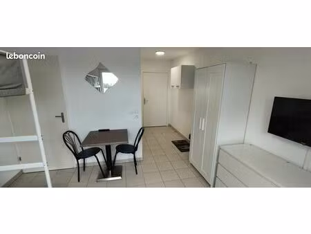 studio meublé et rénové de 20 43 m² avec place de parking dans une résidence sécurisée à r