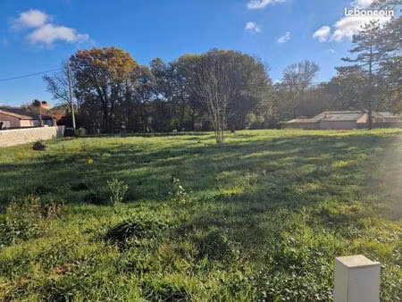 terrain 1 210 m² la salvetat saint gilles