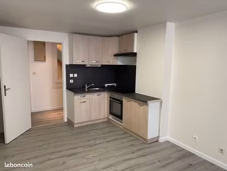 f3 rénové - 53m2 - avec petit balcon