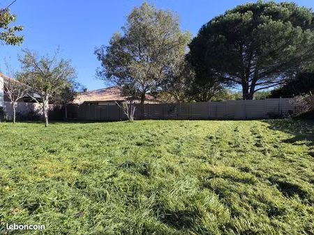 particulier vend terrain viabilisé à l’isle-jourdain – constructeur libre