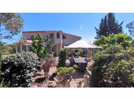 spacieuse villa et appartement (240 m²) à cesseras