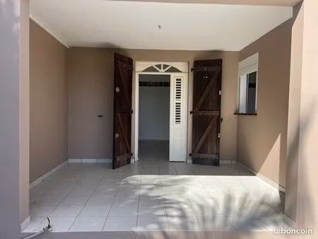 appartement 2pièces  terrasse  jardin  le gros morne