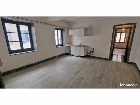 appartement t3 plein centre de limoux