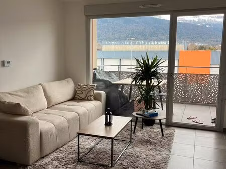 t2 meublé et neuf avec terrasse