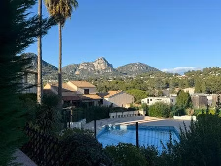 duplex dans résidence calme parking piscine