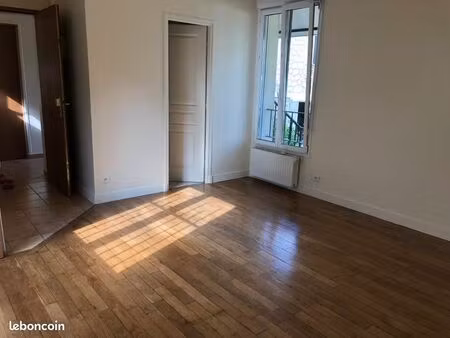 2mn rer a  studio rénové