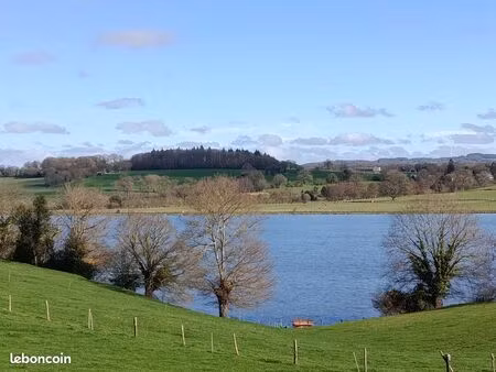 maison en pierres  hors du temps  vue lac  prés