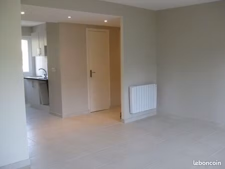 appartement avec séjour double et 2 chambres  lumineux
