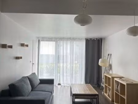 appartement t2 meublé à louer - 820 euros charges comprises