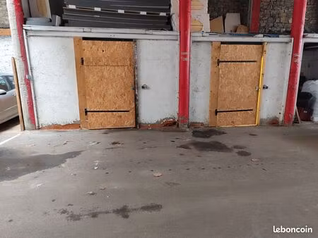 box ou garage fermé pour moto vélos