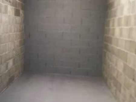 garde-meuble ou box de rangement