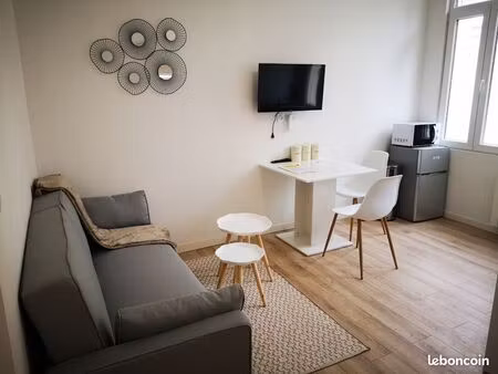 lumineux t2 entre hyper centre ville et tribunal