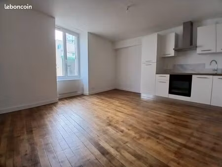 studio entièrement rénové centre gencay