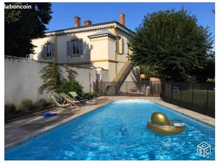 t3 refait à neuf dans propriété avec piscine et parc  parking