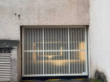 loue garage dans parking privé