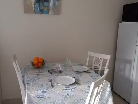 grand studio de 31 m² et terrasse de 27 m²avec parking privatif