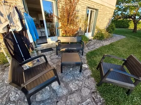 logement entièrement restauré avec 3ch jardin et garage sur villebois lavalette